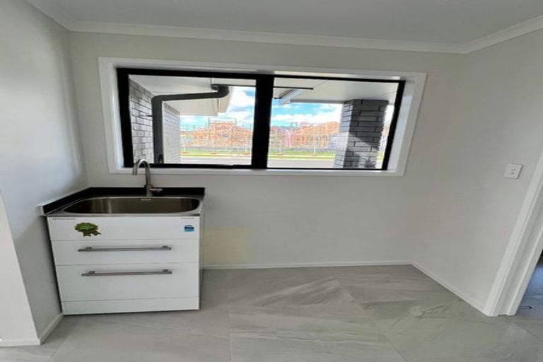 Photo of property in 24 Kerr Crescent, Patumahoe, 2679