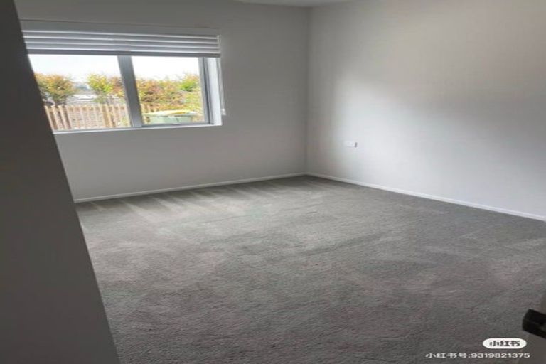 Photo of property in 17a Deuxberry Avenue, Northcote, Auckland, 0627