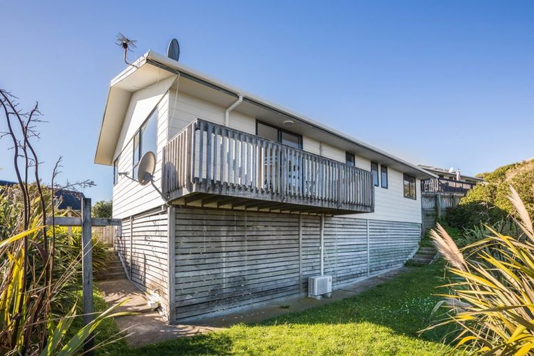 Photo of property in 17 Coventry Close, Ascot Park, Porirua, 5024