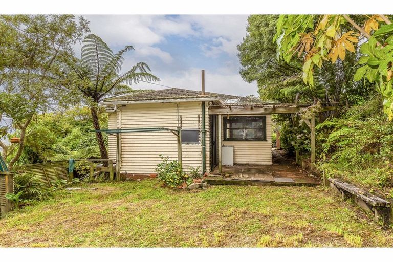 Photo of property in 24 Miromiro Road, Normandale, Lower Hutt, 5010