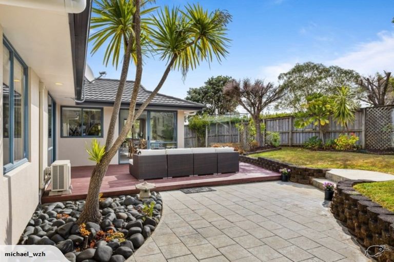 Photo of property in 17 Admirals Court Drive, Greenhithe, Auckland, 0632