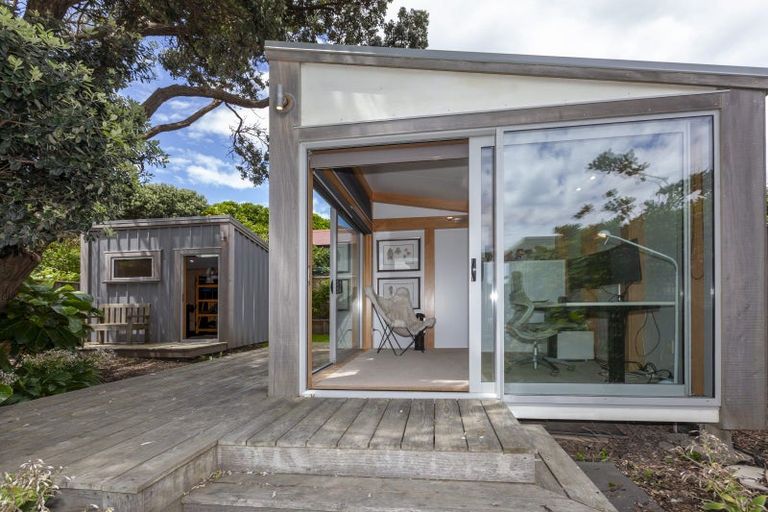 Photo of property in 121 The Parade, Paekakariki, 5034