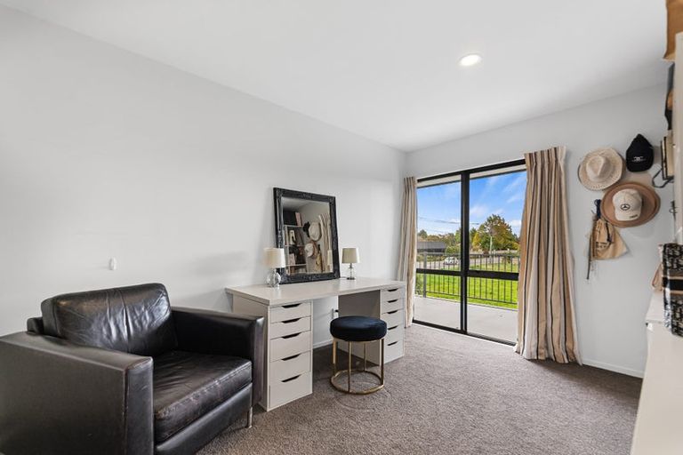 Photo of property in 100 Gardiners Road, Harewood, Christchurch, 8051