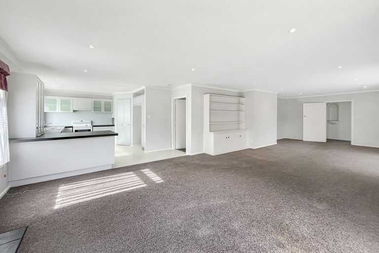 Photo of property in 17 Burnside Crescent, Burnside, Christchurch, 8053