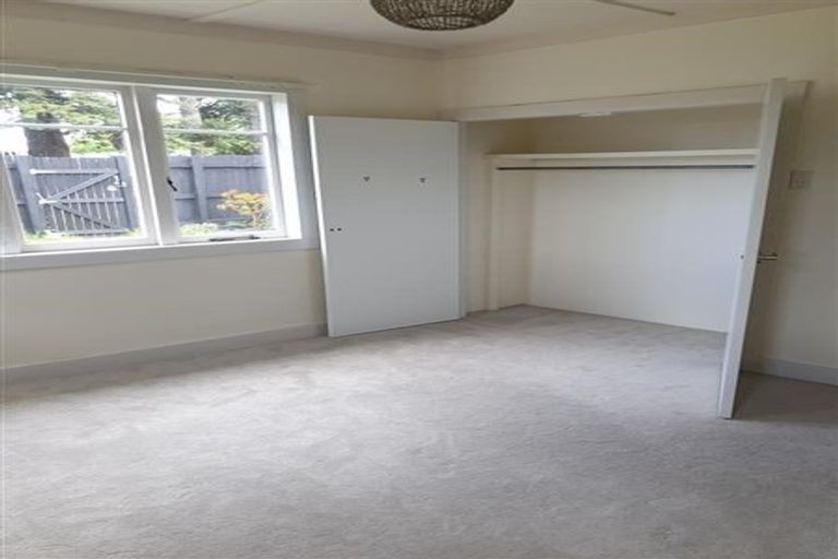 Photo of property in 1/65 Shakespeare Road, Milford, Auckland, 0620