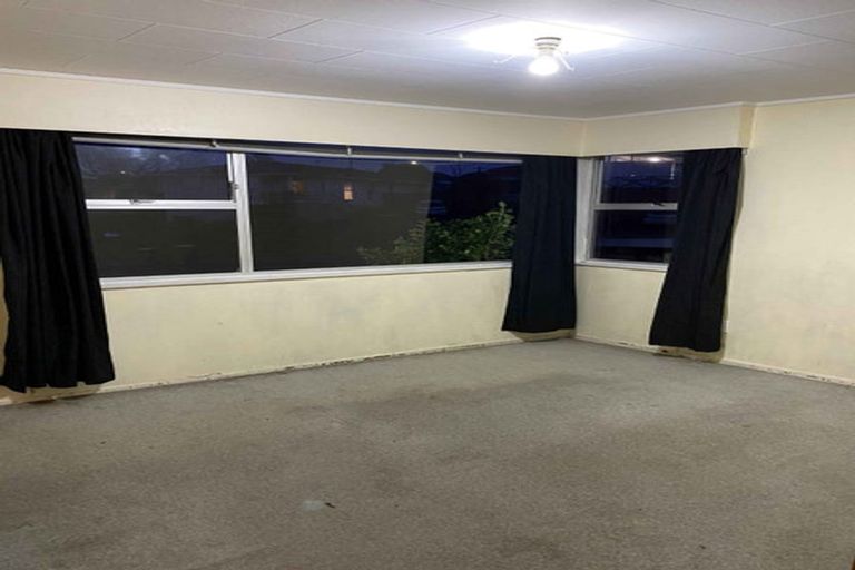 Photo of property in 111 Farquhar Road, Glendene, Auckland, 0602