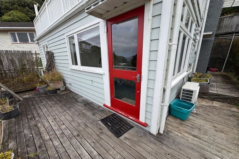 Photo of property in 47 Hungerford Road, Lyall Bay, Wellington, 6022