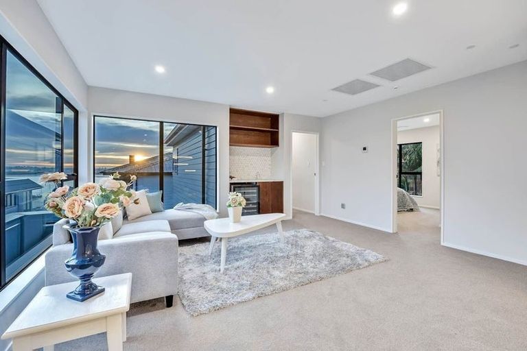 Photo of property in 47a Takutai Avenue, Half Moon Bay, Auckland, 2012
