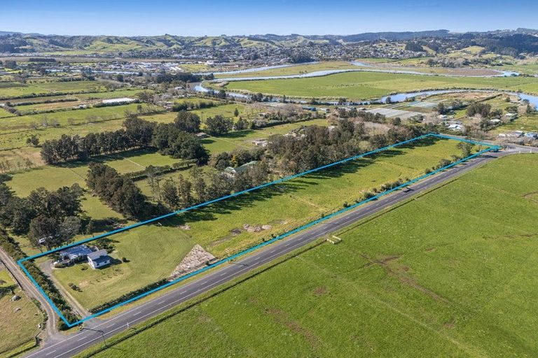 Photo of property in 42 Rimmer Road, Helensville, 0875