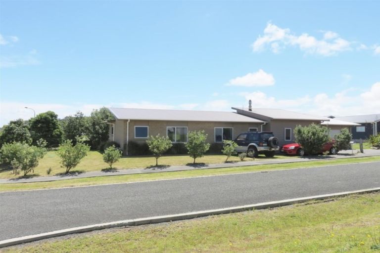 Photo of property in 1 Tua Tua Place, Baylys Beach, Dargaville, 0377