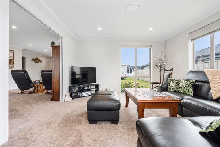 Photo of property in 6 Powhaitere Road, One Tree Point, 0118