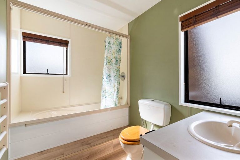 Photo of property in 60b Wynyard Crescent, Fernhill, Queenstown, 9300