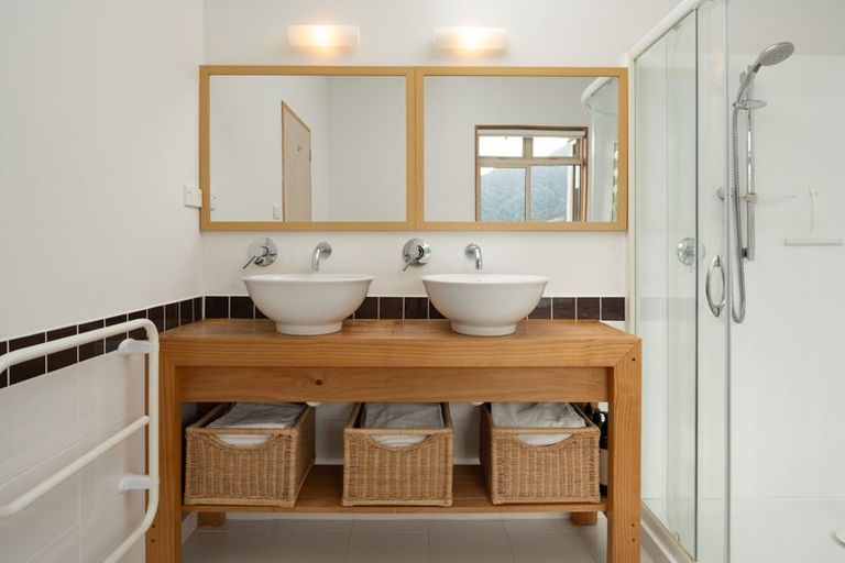 Photo of property in 19 St Omer Road, Saint Omer, Picton, 7282