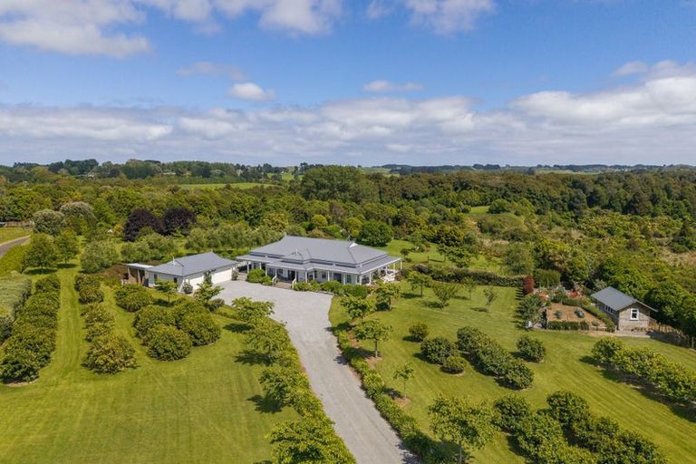 Photo of property in 68 Tarahunga Road, Levin, 5571