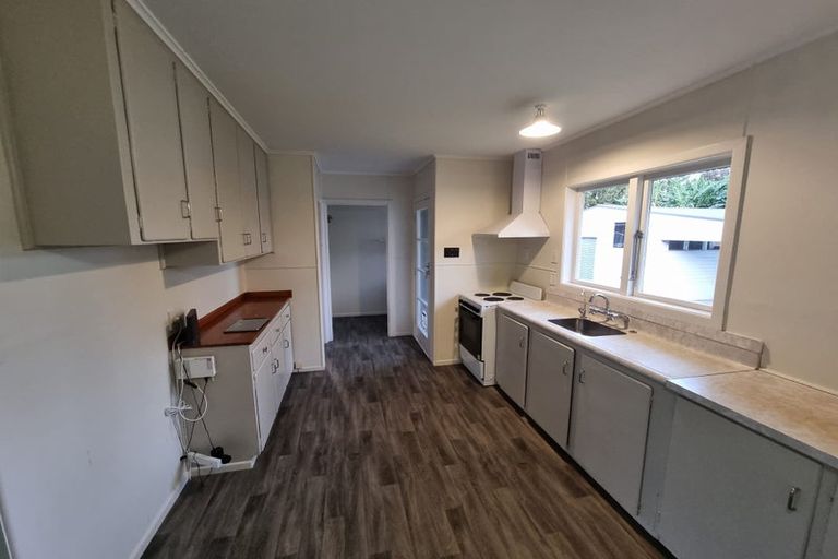 Photo of property in 6 Hereford Street, Te Atatu Peninsula, Auckland, 0610