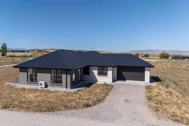 Photo of property in 21 Thyme Fields Road, Springvale, 9393