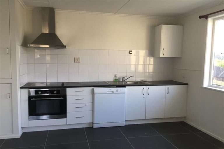 Photo of property in 1/8 Valdale Road, Henderson, Auckland, 0610