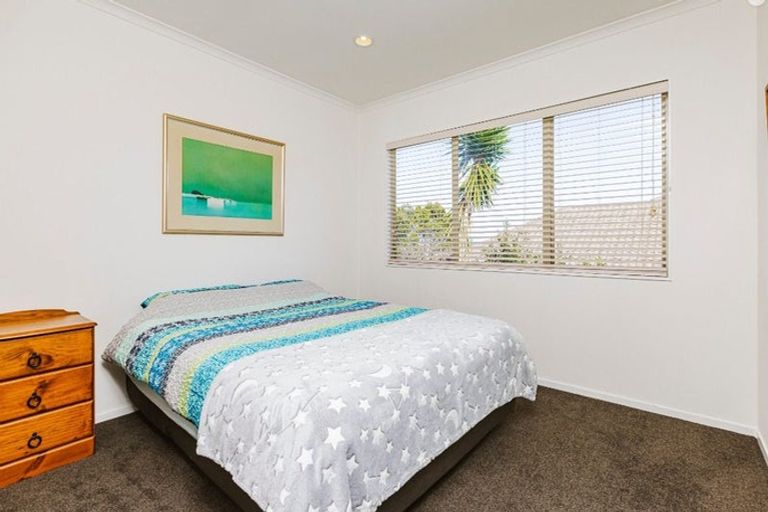 Photo of property in 24 Corta Bella Place, Golflands, Auckland, 2013