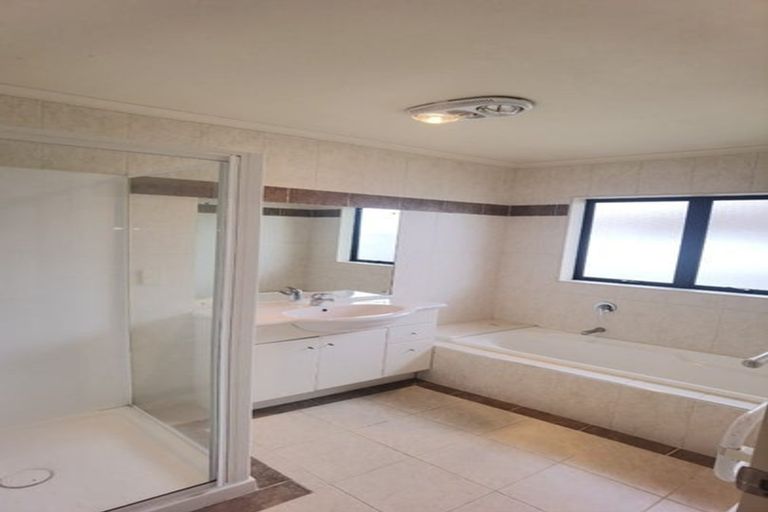 Photo of property in 11 Dalcross Drive, Flat Bush, Auckland, 2016