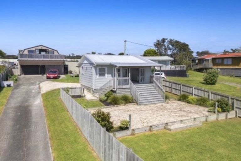Photo of property in 12a Matai Road, Stanmore Bay, Whangaparaoa, 0932