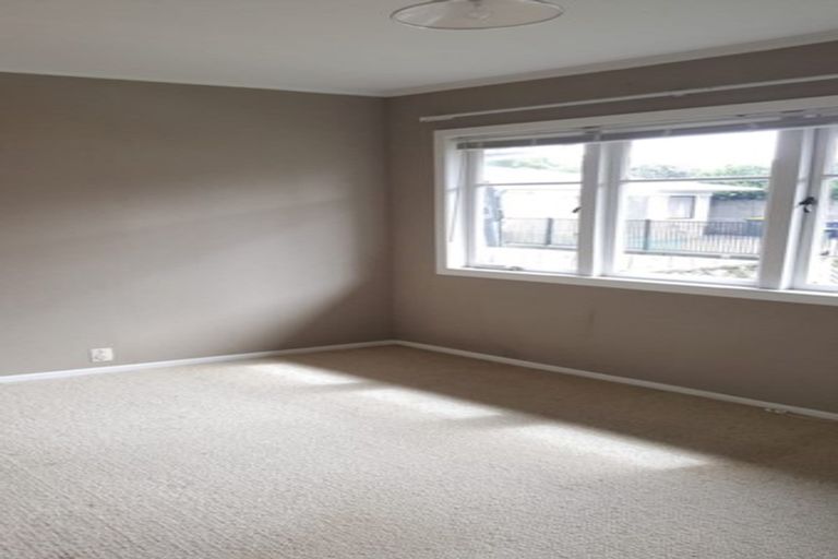 Photo of property in 17 Amberley Avenue, Te Atatu South, Auckland, 0610