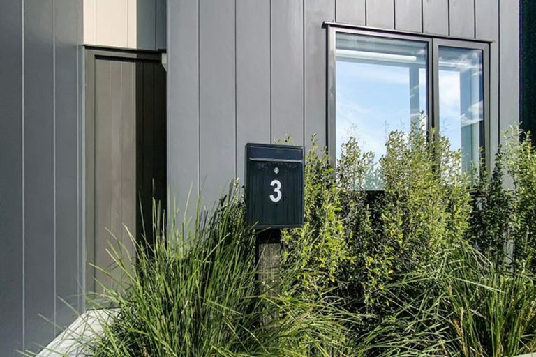 Photo of property in 3 Huri Street, Mangere Bridge, Auckland, 2022