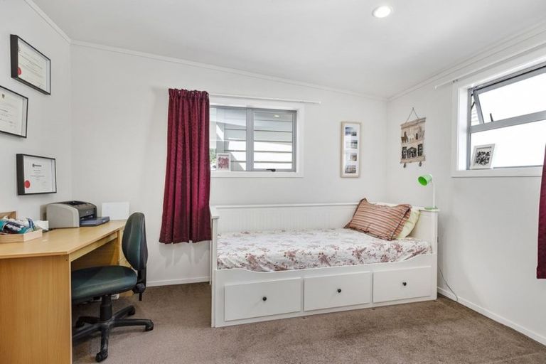 Photo of property in 1b Cecil Road, Tawa, Wellington, 5028