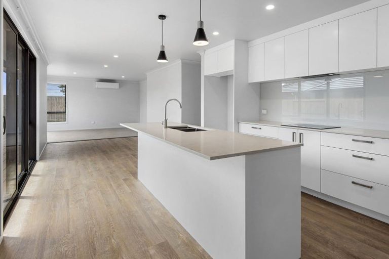 Photo of property in 71 Kaurinui Crescent, One Tree Point, 0118