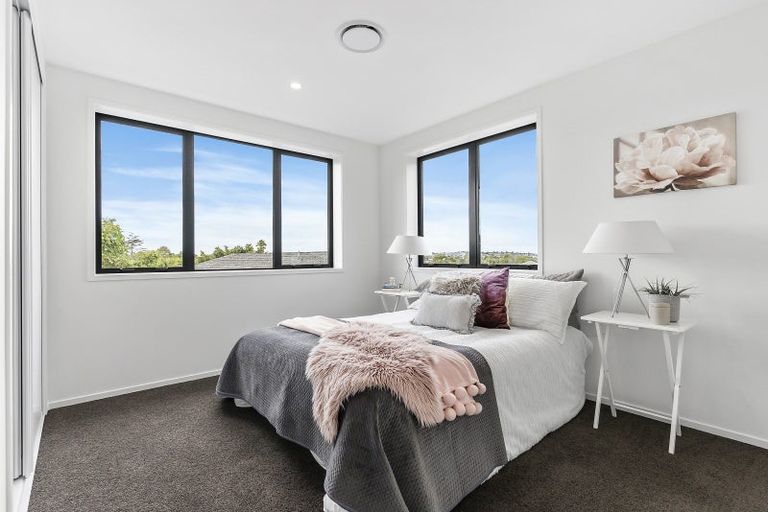 Photo of property in 1 The Crest, Sunnyhills, 2010