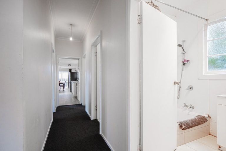 Photo of property in 15a Queens Road, Glen Avon, New Plymouth, 4312