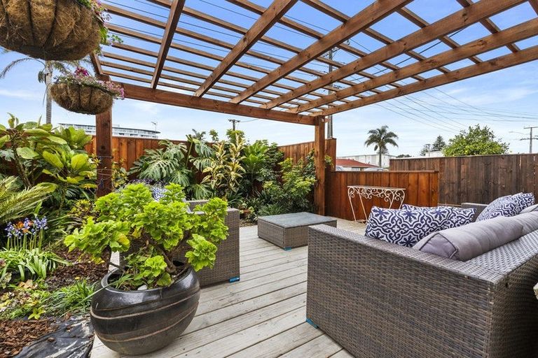 Photo of property in 1/16 Riverside Road, Orewa, 0931