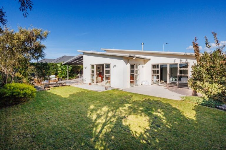 Photo of property in 165 Pacific Drive, Fitzherbert, Palmerston North, 4410