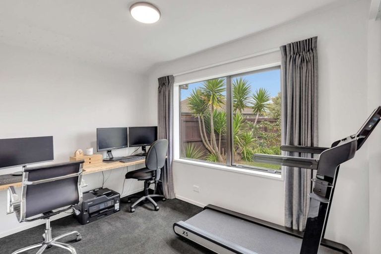 Photo of property in 36 Kirsten Place, Parklands, Christchurch, 8083
