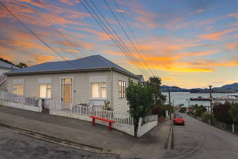 Photo of property in 29 Ripon Street, Lyttelton, 8082