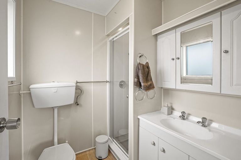 Photo of property in 3 La Salle Drive, Westown, New Plymouth, 4310