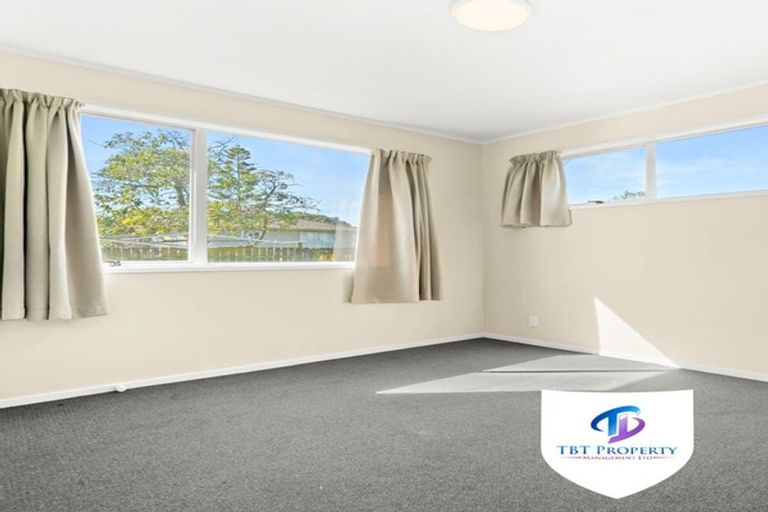 Photo of property in 400 Roscommon Road, Clendon Park, Auckland, 2103