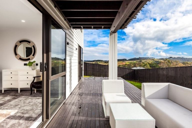 Photo of property in 12 Takurua Terrace, Orewa, 0931