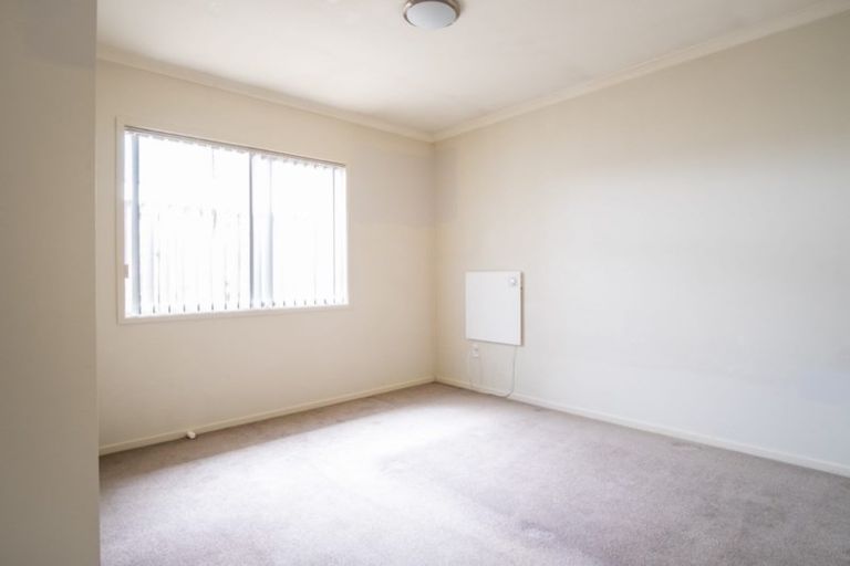 Photo of property in 8 Fitchburg Place, Mangere, Auckland, 2022