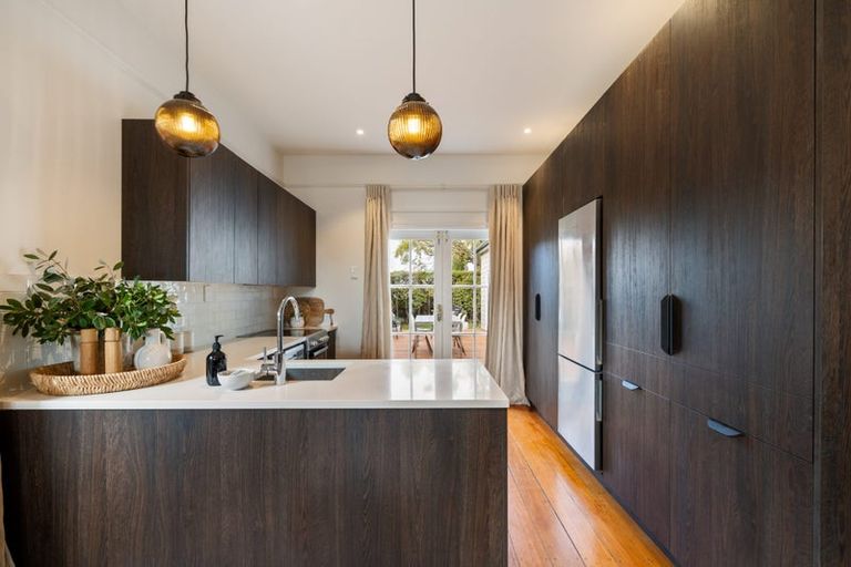 Photo of property in 110 Office Road, Merivale, Christchurch, 8014