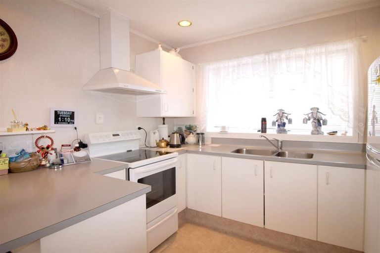 Photo of property in 2/80 Aberfeldy Avenue, Highland Park, Auckland, 2010