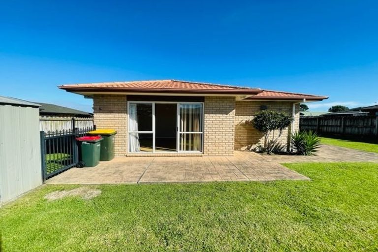 Photo of property in 15 Newbegin Place, Weymouth, Auckland, 2103