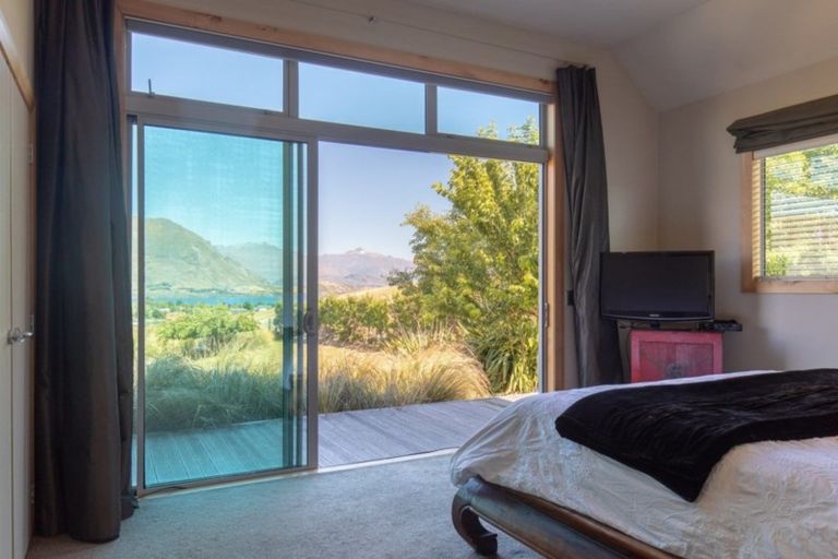 Photo of property in 1 Peak View Ridge, Wanaka, 9305