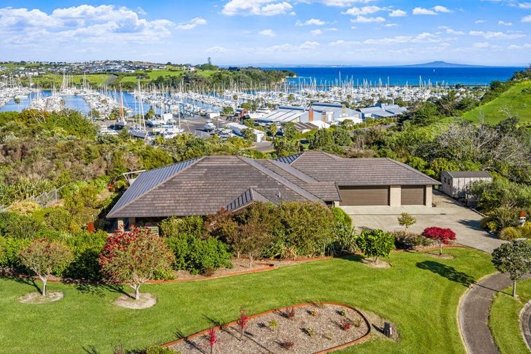 Photo of property in 21 Laguna Place, Matakatia, Whangaparaoa, 0930