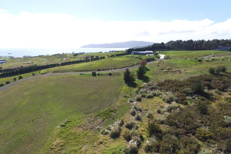 Photo of property in 24 Pekama Drive, Cable Bay, 0420
