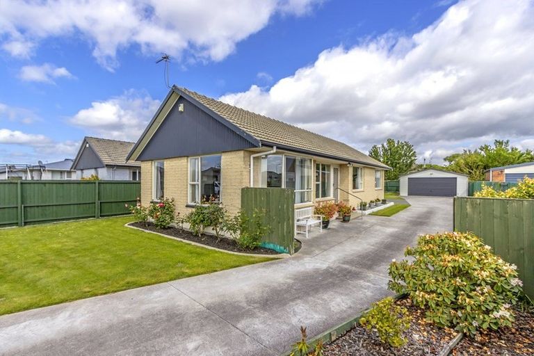 Photo of property in 35 Farnborough Street, Aranui, Christchurch, 8061