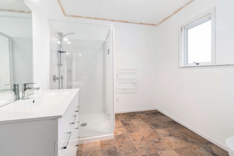 Photo of property in 154 Hepburn Road, Glendene, Auckland, 0602