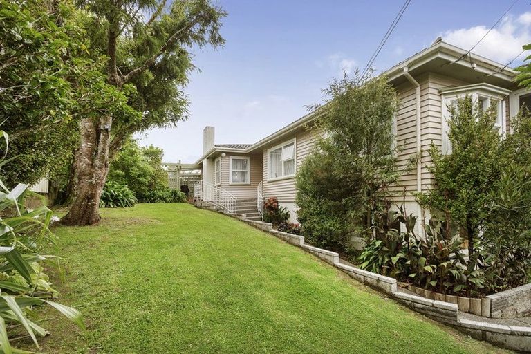Photo of property in 64 Larsen Crescent, Tawa, Wellington, 5028