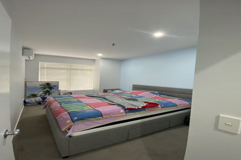 Photo of property in 1/15 Clearwater Cove, West Harbour, Auckland, 0618