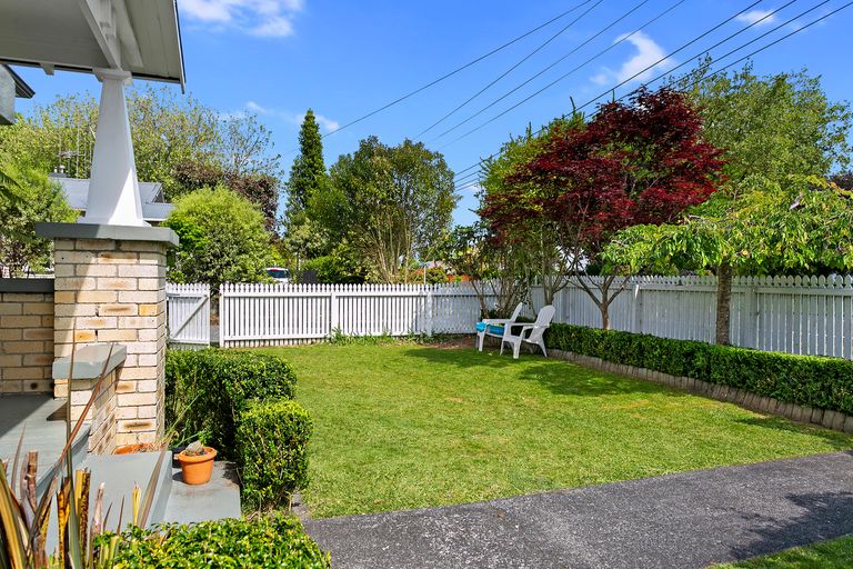 Photo of property in 21 Williams Street, Cambridge, 3434