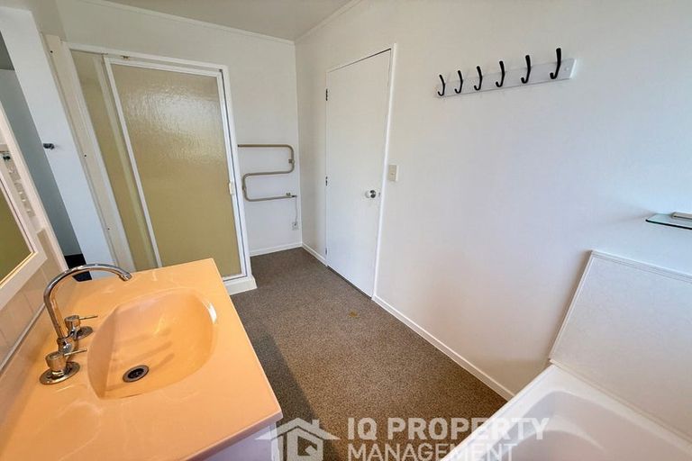 Photo of property in 1/452 Don Buck Road, Massey, Auckland, 0614